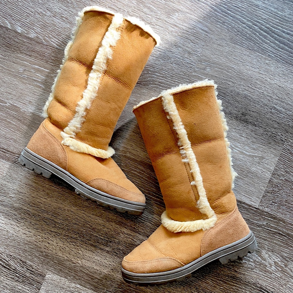 UGG Chunky Shearling Boot Chestnut Size 7